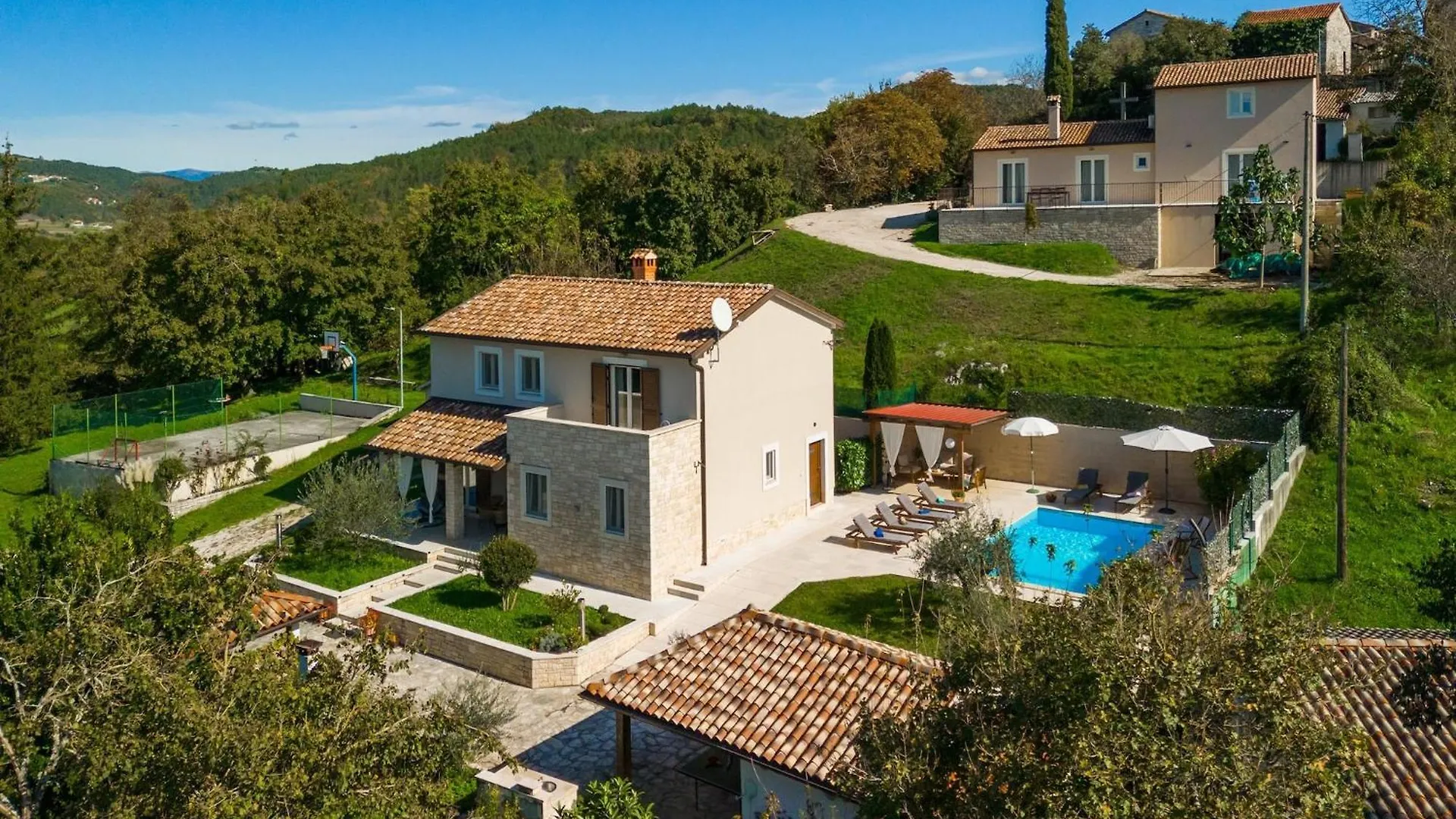 Charming Villa With Swimming Pool And Garden Pazin