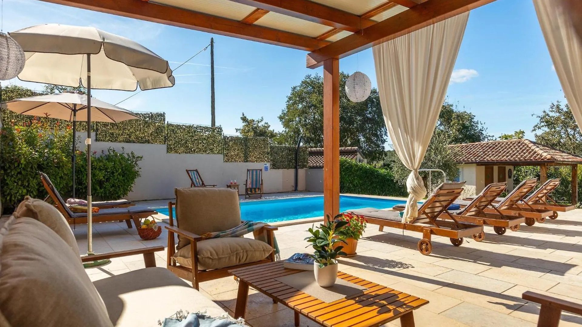 Charming Villa With Swimming Pool And Garden Pazin Holiday home