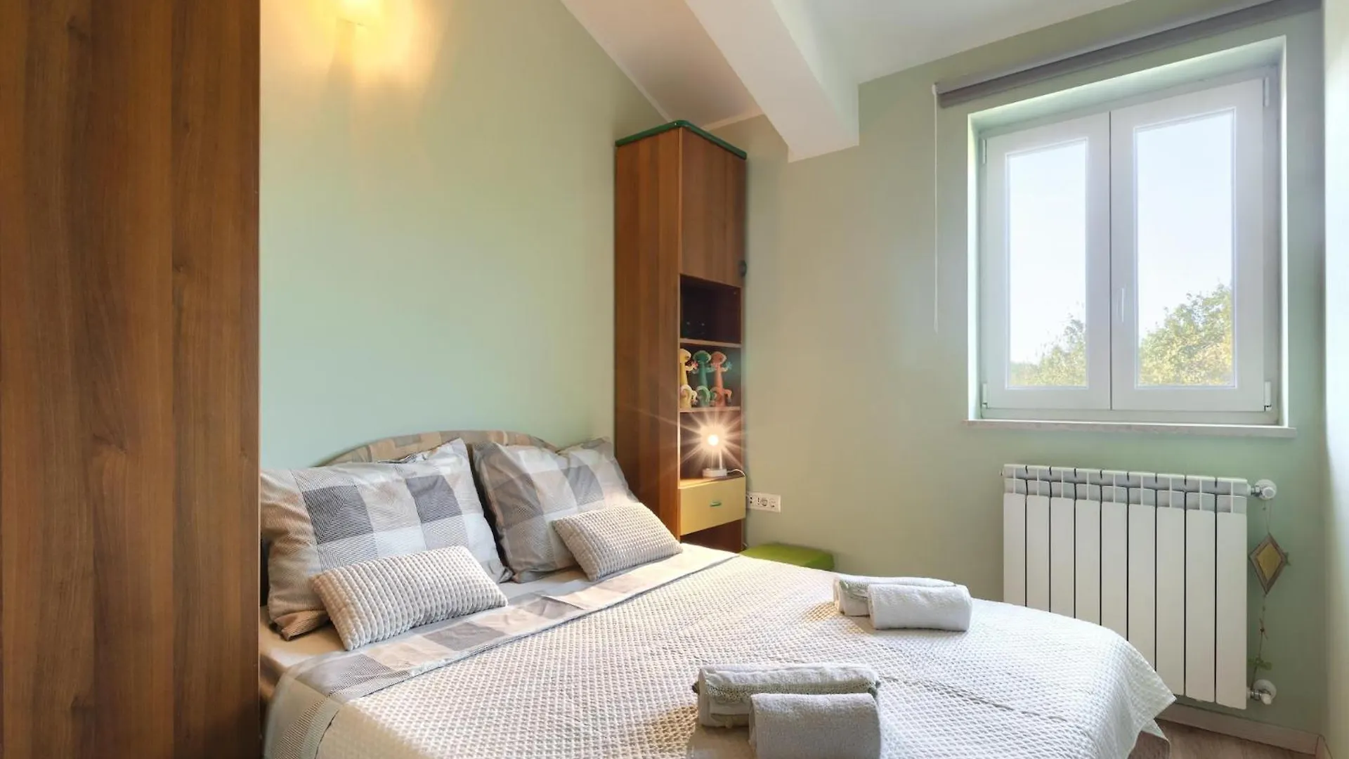 Semesterbostad Charming Villa With Swimming Pool And Garden Pazin