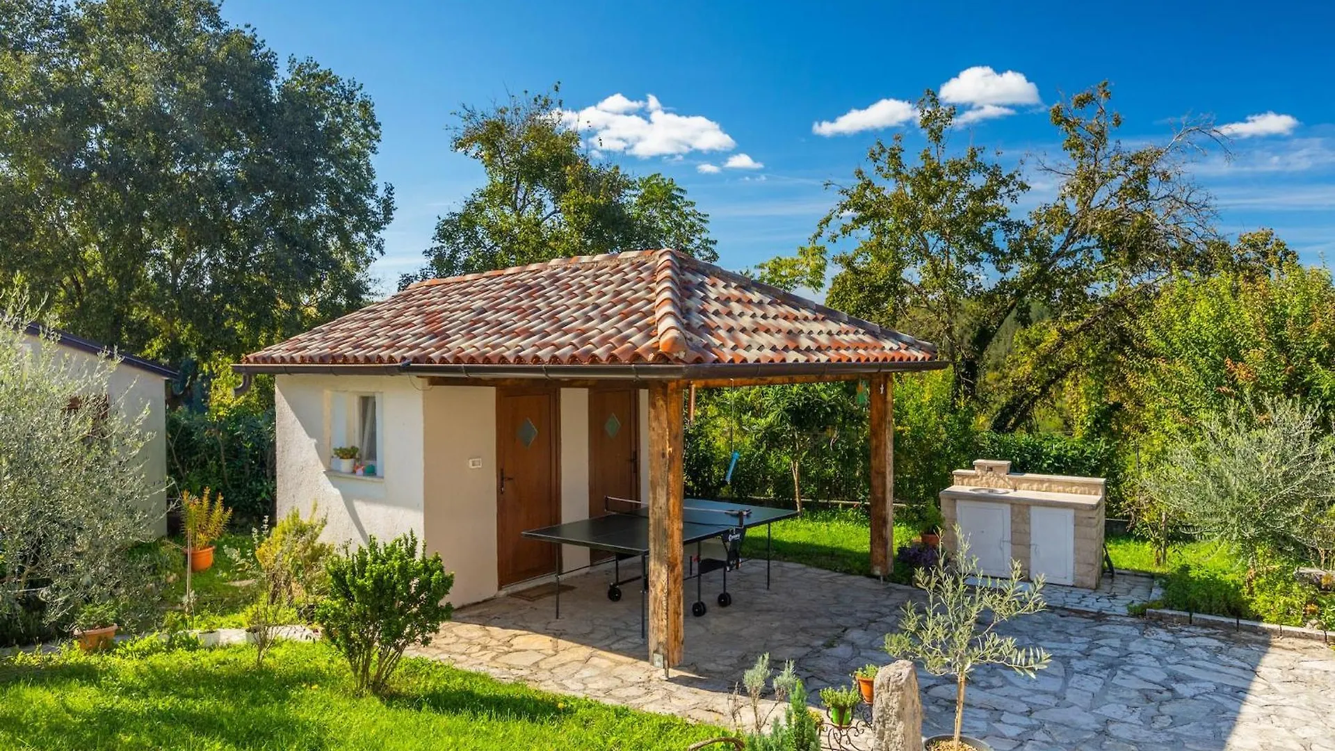 Semesterbostad Charming Villa With Swimming Pool And Garden Pazin