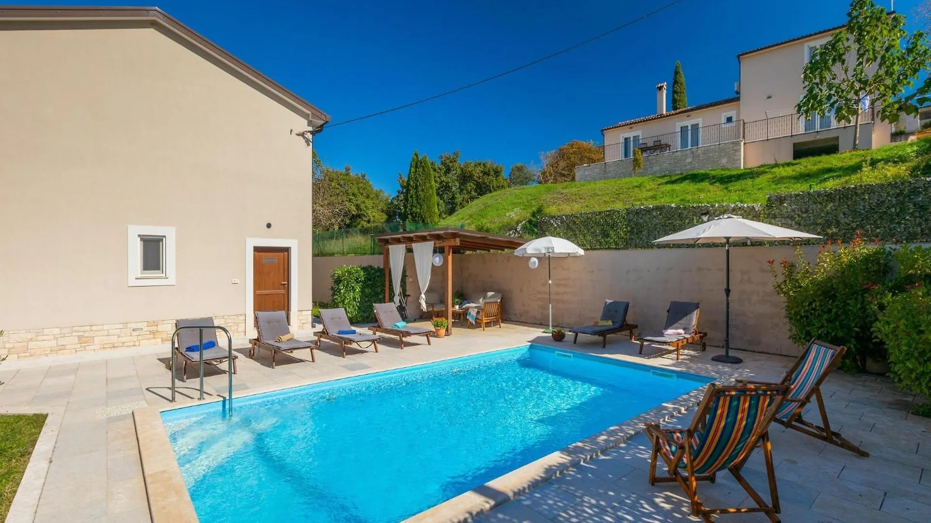Charming Villa With Swimming Pool And Garden Pazin Semesterbostad
